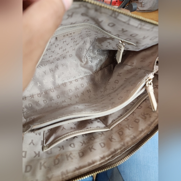 ☆DKNY Brown Monogram Signature Logo Gold Studded Satchel Tote Handbag☆ - Picture 4 of 4